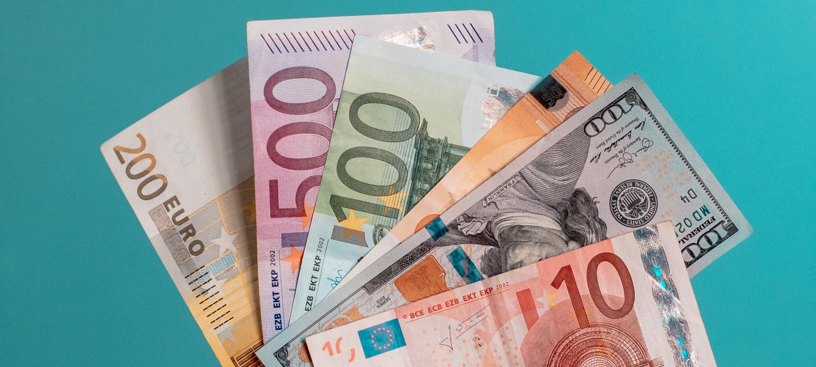 Euro stabiliseert na forse opmars: onzekerheid rond Powell drukt de dollar