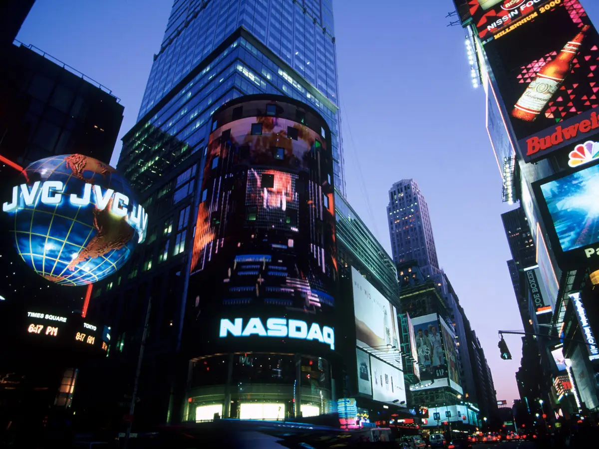 S&P 500 kraakt de 7.000-grens: Nasdaq-winstreeks zoals niet meer gezien sinds 2009