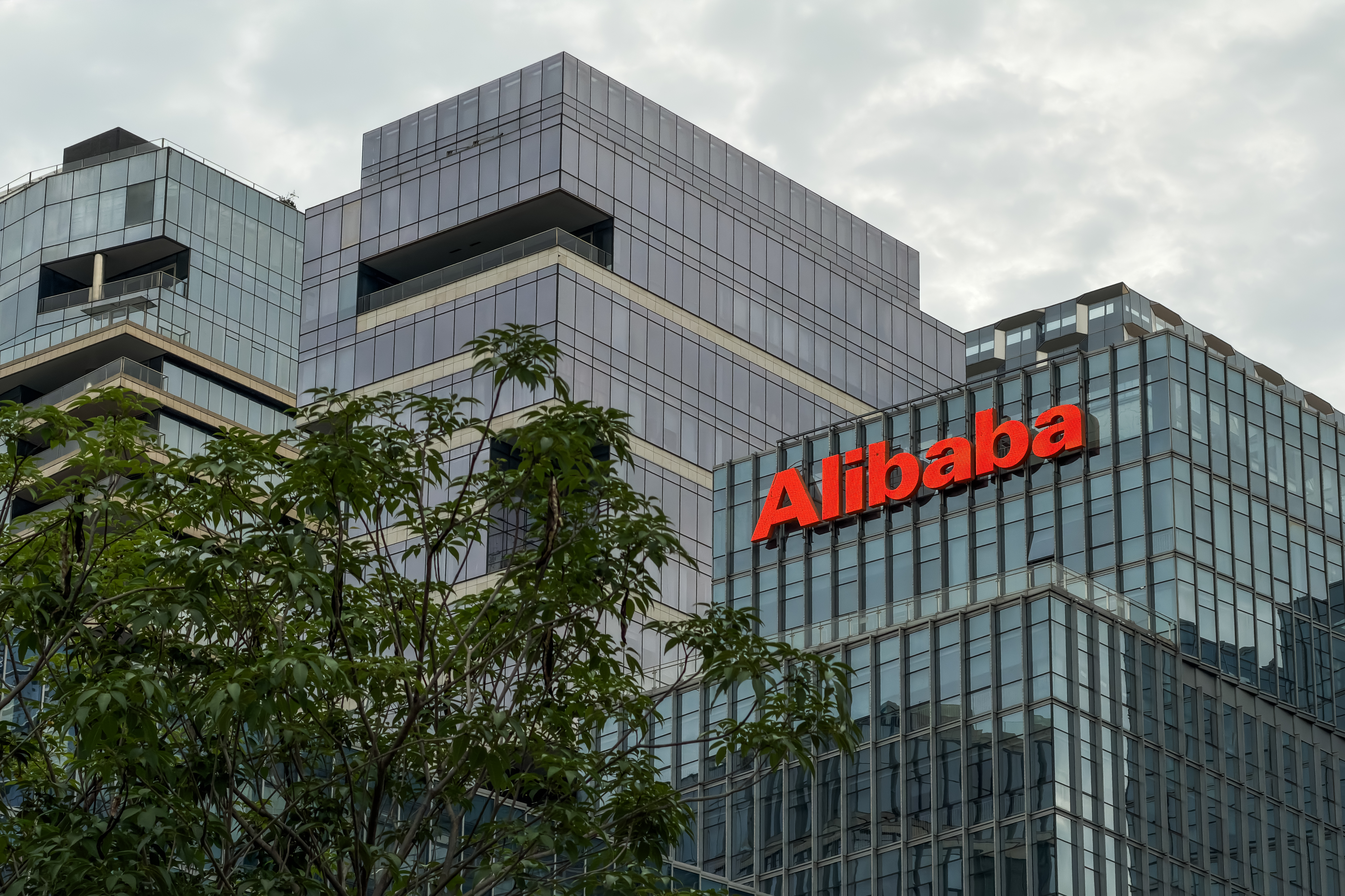 Alibaba keldert tot 10 procent na aandelenemissie van 10,2 miljard dollar voor AI